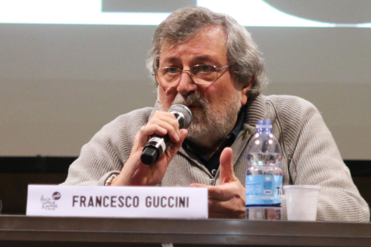Guccini, il poeta del tempo: quando rifletteva sulla libertà – VIDEO Guccini, il poeta del tempo: quando rifletteva sulla libertà – VIDEO