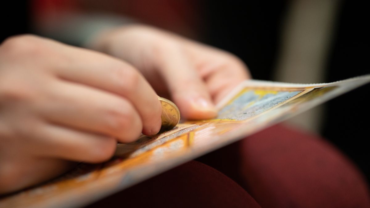 Ruba 355 Gratta e vinci dal luogo di lavoro; denunciato dipendente 26enne sulla Roma-Fiumicino Ruba 355 Gratta e vinci dal luogo di lavoro; denunciato dipendente 26enne sulla Roma-Fiumicino