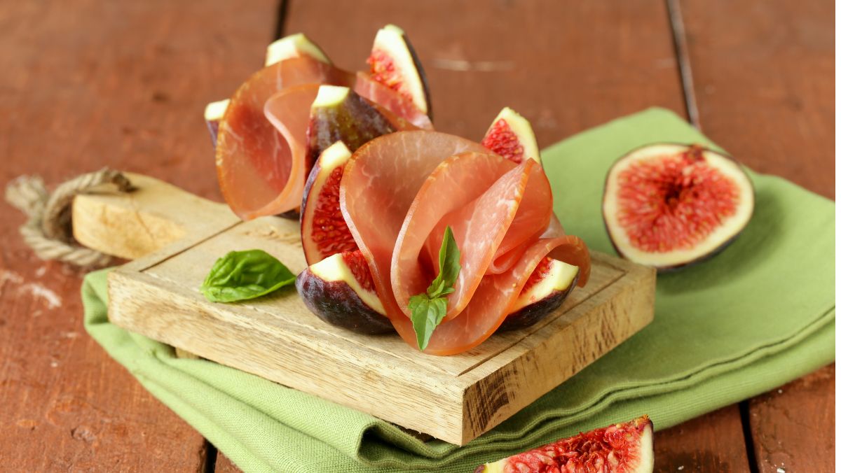 Un classico intramontabile, prosciutto e fichi, il fascino della semplicità – VIDEO Un classico intramontabile, prosciutto e fichi, il fascino della semplicità – VIDEO