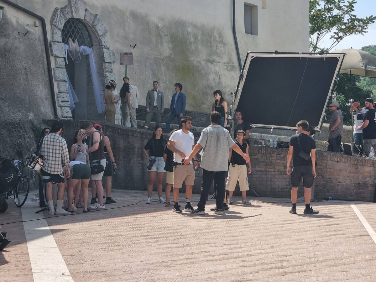 La nuova Hollywood è qui da noi, in Italia: in un borgo romano DOve Cameron gira il suo nuovo videoclip La nuova Hollywood è qui da noi, in Italia: in un borgo romano DOve Cameron gira il suo nuovo videoclip