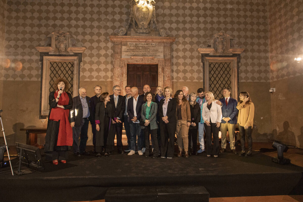 Orafi, designer e artisti da tutto il mondo sotto il Cupolone, torna l’evento diffuso più prezioso dell’Urbe Orafi, designer e artisti da tutto il mondo sotto il Cupolone, torna l’evento diffuso più prezioso dell’Urbe