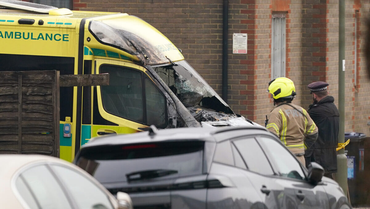 Londra, paura in pieno centro: quattro persone accoltellate in strada, arrestata una donna Londra, paura in pieno centro: quattro persone accoltellate in strada, arrestata una donna