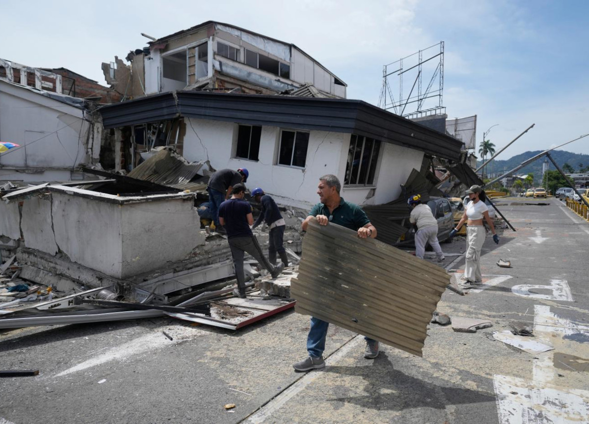 Terremoto in Colombia, 265 morti e 3.500 feriti. Corsa contro il tempo per salvare vite: ecco quanti sono i dispersi Terremoto in Colombia, 265 morti e 3.500 feriti. Corsa contro il tempo per salvare vite: ecco quanti sono i dispersi