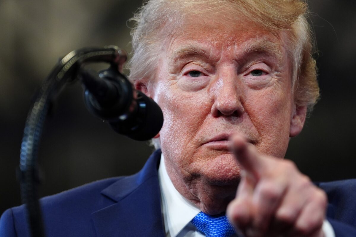 Trump cala la mannaia sui dazi: 50% su auto, camion e acciaio del Canada. E la guerra commerciale con Ottawa riparte Trump cala la mannaia sui dazi: 50% su auto, camion e acciaio del Canada. E la guerra commerciale con Ottawa riparte