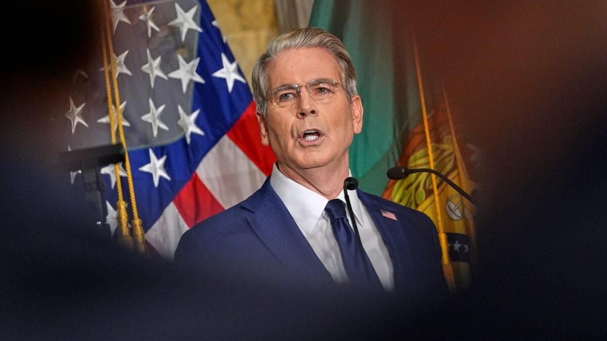 L’America stringe il cappio sull’Iran: nuove sanzioni per soffocare il regime. Ecco chi è finito nel mirino di Bessent L’America stringe il cappio sull’Iran: nuove sanzioni per soffocare il regime. Ecco chi è finito nel mirino di Bessent