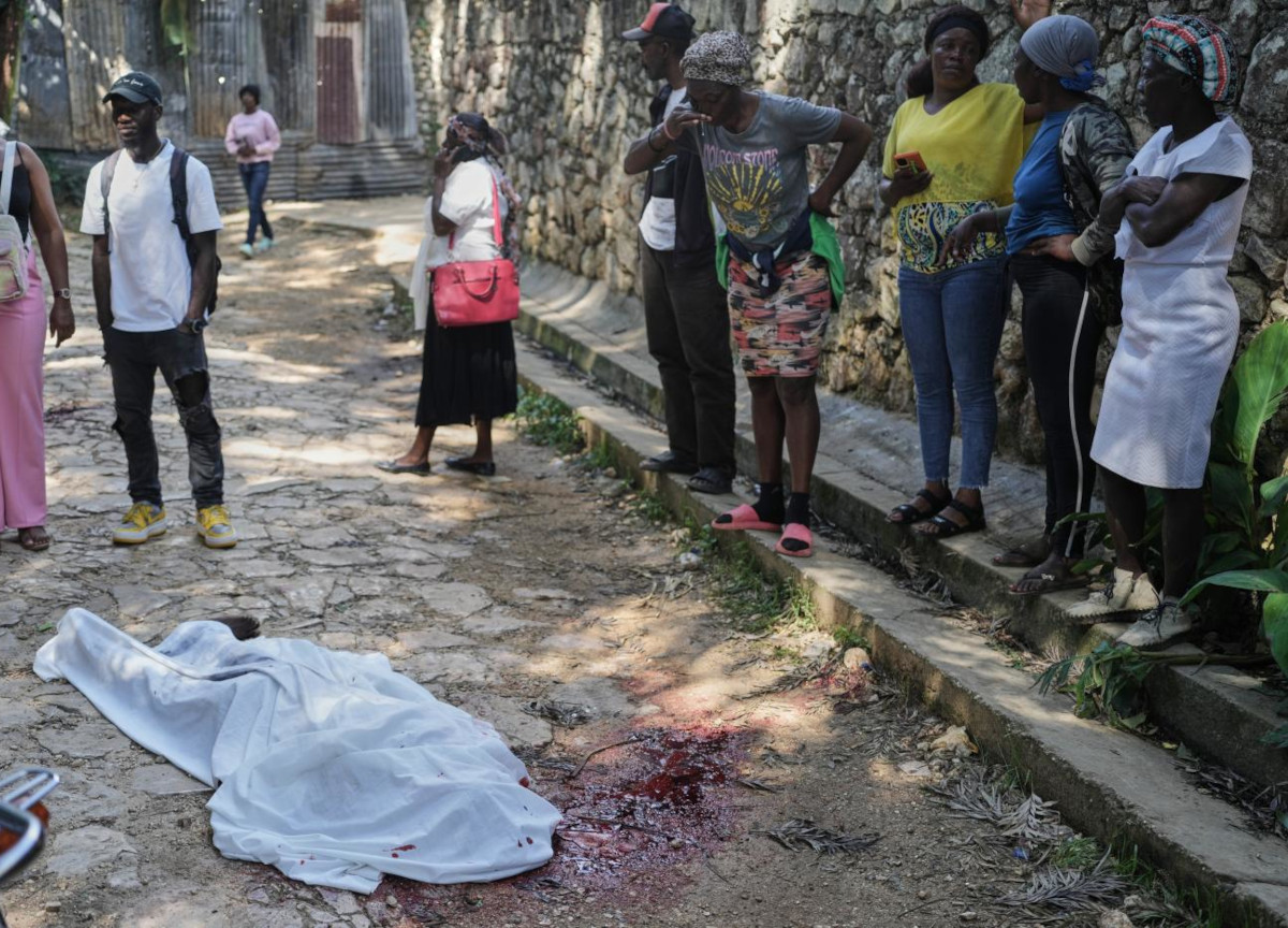 Haiti, la polizia: “Notte di terrore”. Bande armate in azione, contati almeno 40 cadaveri. Ecco che cosa è successo Haiti, la polizia: “Notte di terrore”. Bande armate in azione, contati almeno 40 cadaveri. Ecco che cosa è successo