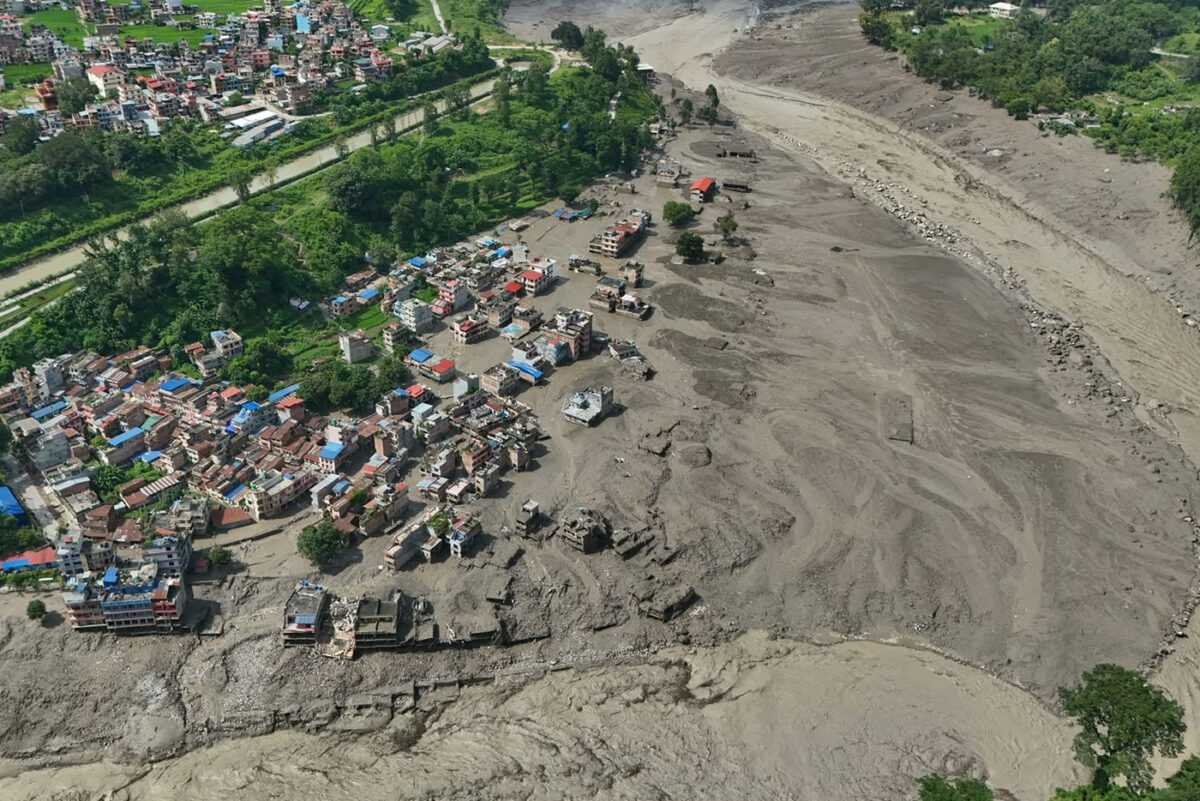 Alluvione tra Nepal e Tibet: oltre 90 morti. Ci sono due italiani coinvolti: sono in buone condizioni Alluvione tra Nepal e Tibet: oltre 90 morti. Ci sono due italiani coinvolti: sono in buone condizioni