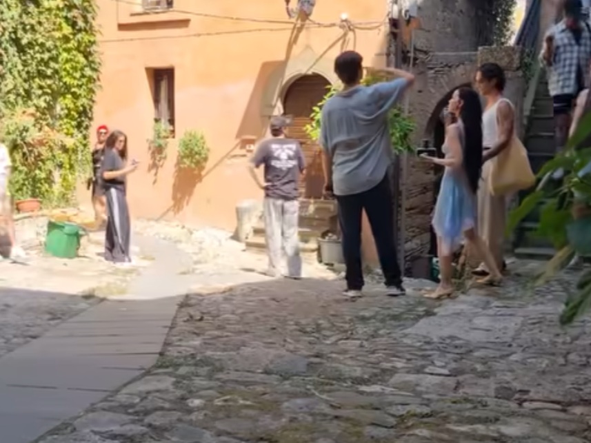 La nuova Hollywood è qui da noi, in Italia: in un borgo romano DOve Cameron gira il suo nuovo videoclip La nuova Hollywood è qui da noi, in Italia: in un borgo romano DOve Cameron gira il suo nuovo videoclip