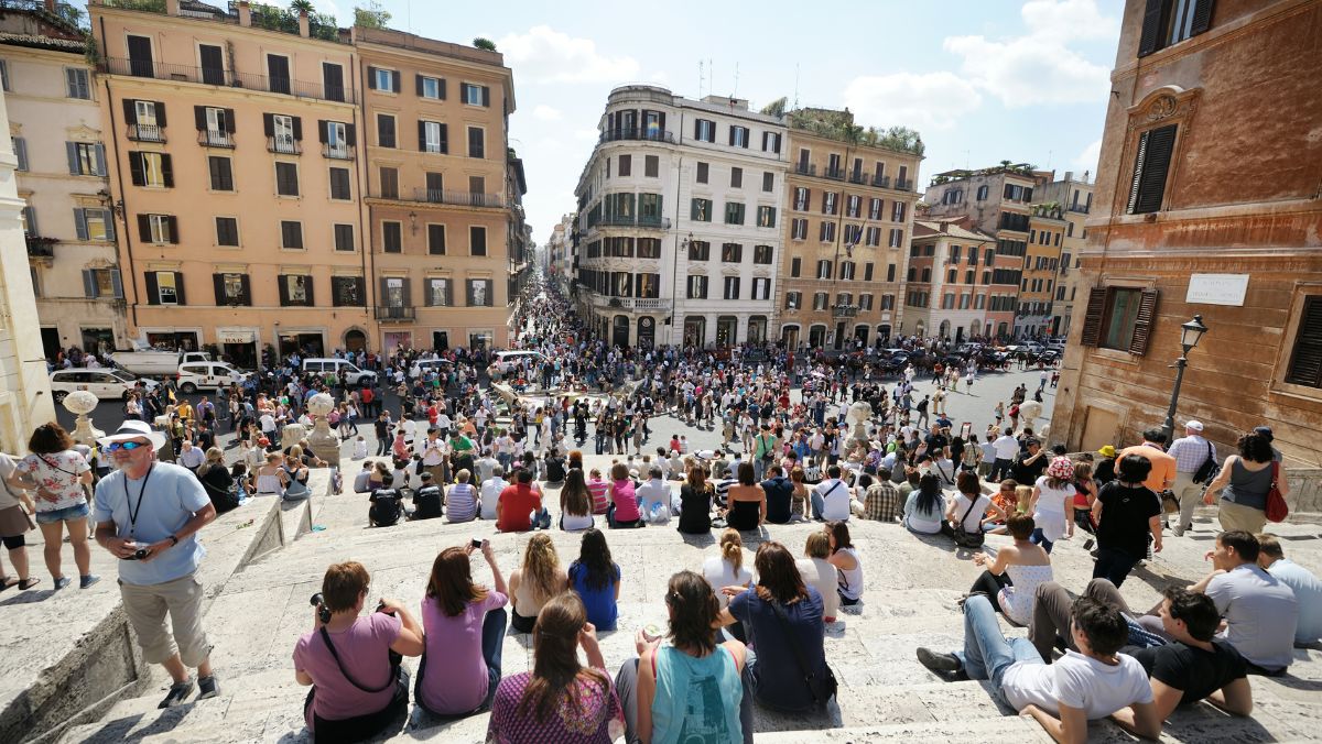 Il turismo non conosce soste: 662mila arrivi, boom del lusso e una Capitale che conquista anche oltre i monumenti Il turismo non conosce soste: 662mila arrivi, boom del lusso e una Capitale che conquista anche oltre i monumenti