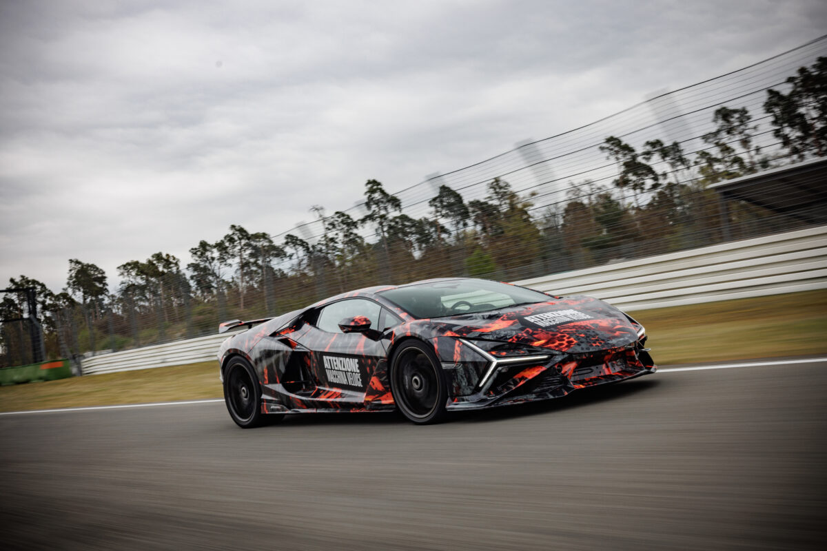 Lamborghini Revuelto SV da record prima del debutto mondiale Lamborghini Revuelto SV da record prima del debutto mondiale