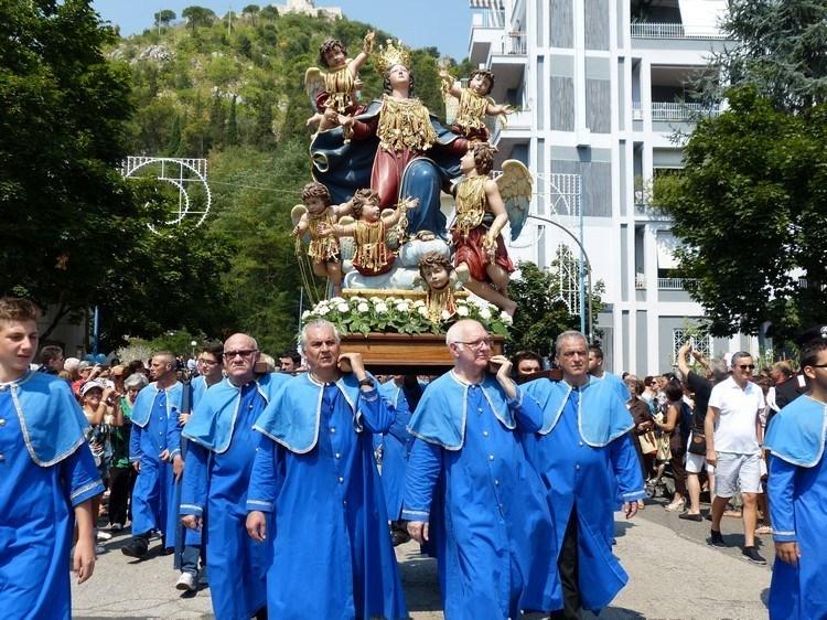 Ferragosto, tra ricorrenze religiose e feste in piazza: così nel Lazio accoglievano e accolgono l’Assunta Ferragosto, tra ricorrenze religiose e feste in piazza: così nel Lazio accoglievano e accolgono l’Assunta