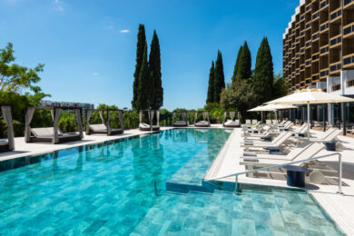 Che ne dite di un tuffo a due passi dal centro? Il Barceló Roma apre la piscina alla città