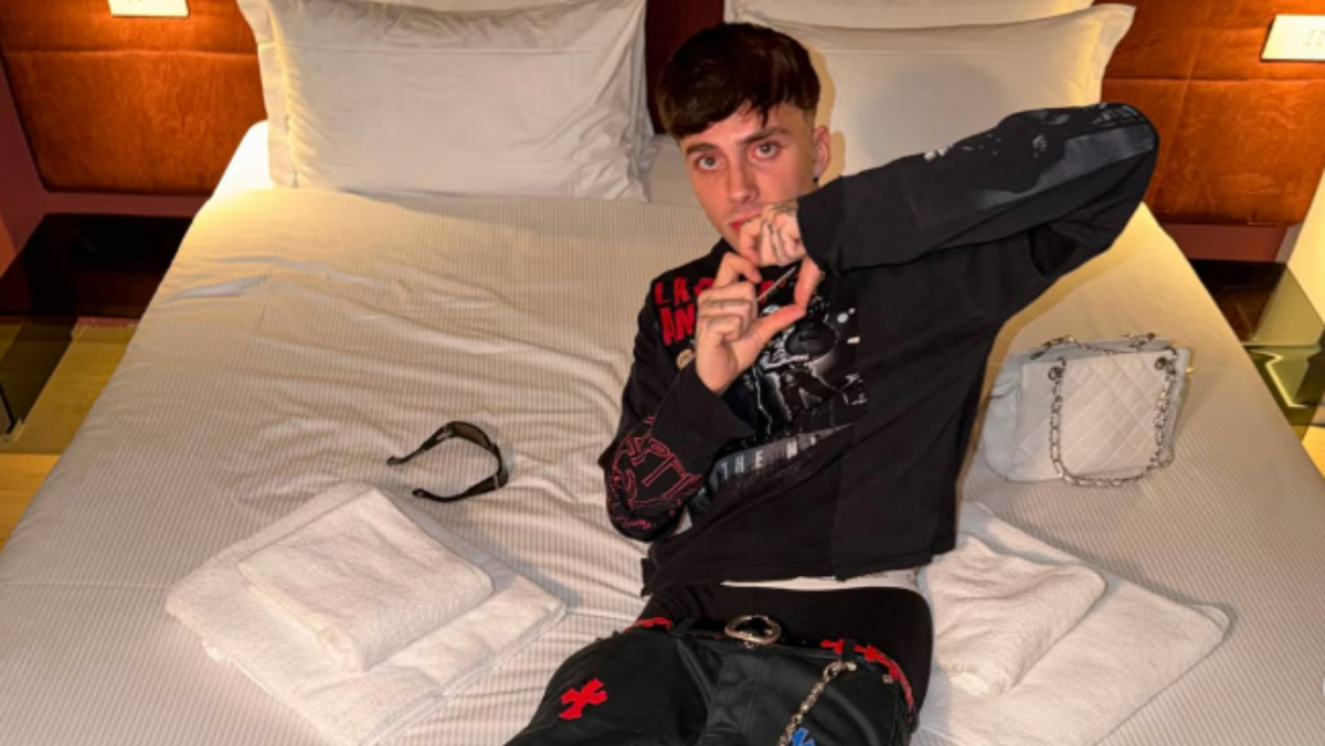 Tony Boy arrestato a Milano: droga e una pistola clandestina in casa, il blitz finisce anche in diretta Instagram Tony Boy arrestato a Milano: droga e una pistola clandestina in casa, il blitz finisce anche in diretta Instagram