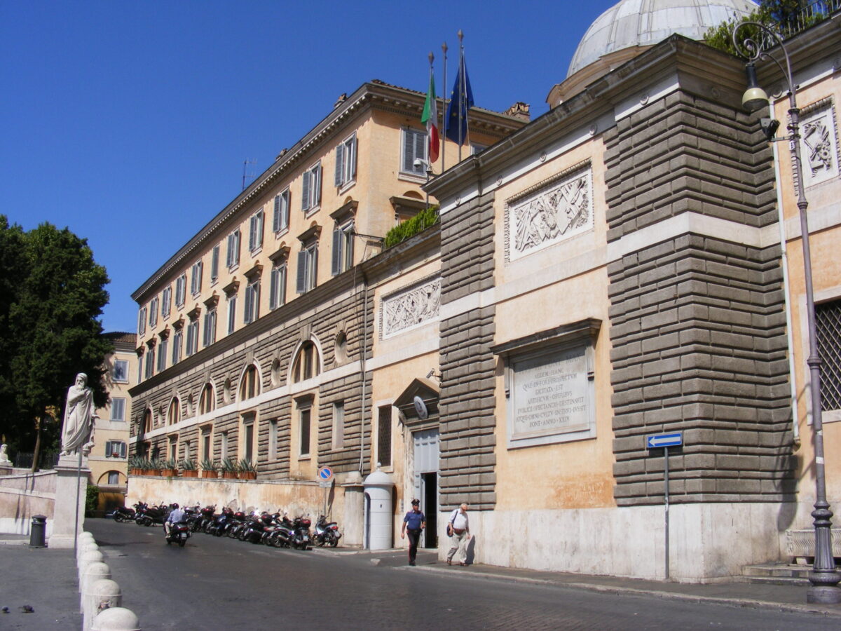 La memoria dell’Arma in bilico; la caserma simbolo di Roma Capitale potrebbe lasciare spazio al turismo d’élite La memoria dell’Arma in bilico; la caserma simbolo di Roma Capitale potrebbe lasciare spazio al turismo d’élite