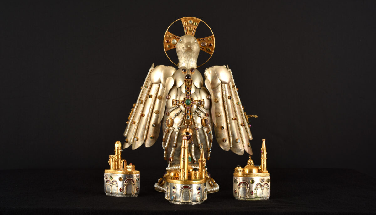 Il sacro splendore delle creazioni di Percossi Papi, dal laboratorio al Pantheon ai set di Hollywood Il sacro splendore delle creazioni di Percossi Papi, dal laboratorio al Pantheon ai set di Hollywood