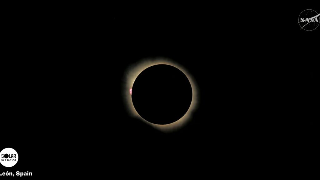Eclissi, tra cieli limpidi e nuvole guastafeste: chi l’ha vista e chi no, in Italia e nel mondo Eclissi, tra cieli limpidi e nuvole guastafeste: chi l’ha vista e chi no, in Italia e nel mondo