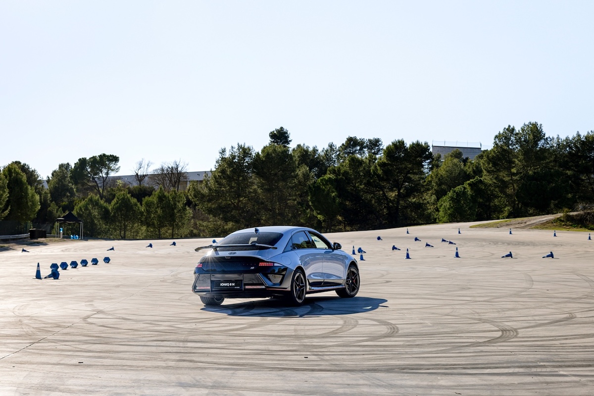 Hyundai IONIQ 6 N in Italia: al via gli ordini per la berlina elettrica da 650 CV Hyundai IONIQ 6 N in Italia: al via gli ordini per la berlina elettrica da 650 CV