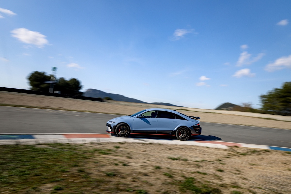 Hyundai IONIQ 6 N in Italia: al via gli ordini per la berlina elettrica da 650 CV Hyundai IONIQ 6 N in Italia: al via gli ordini per la berlina elettrica da 650 CV