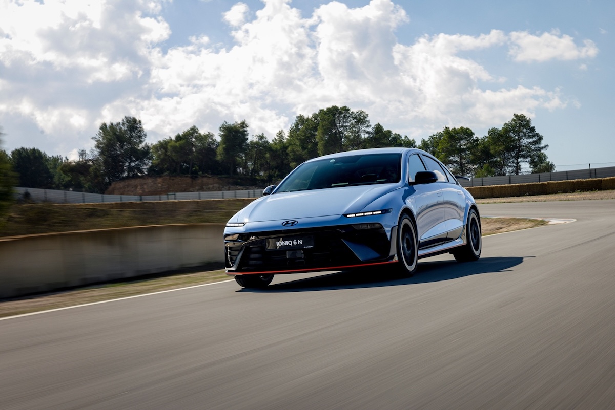 Hyundai IONIQ 6 N in Italia: al via gli ordini per la berlina elettrica da 650 CV Hyundai IONIQ 6 N in Italia: al via gli ordini per la berlina elettrica da 650 CV