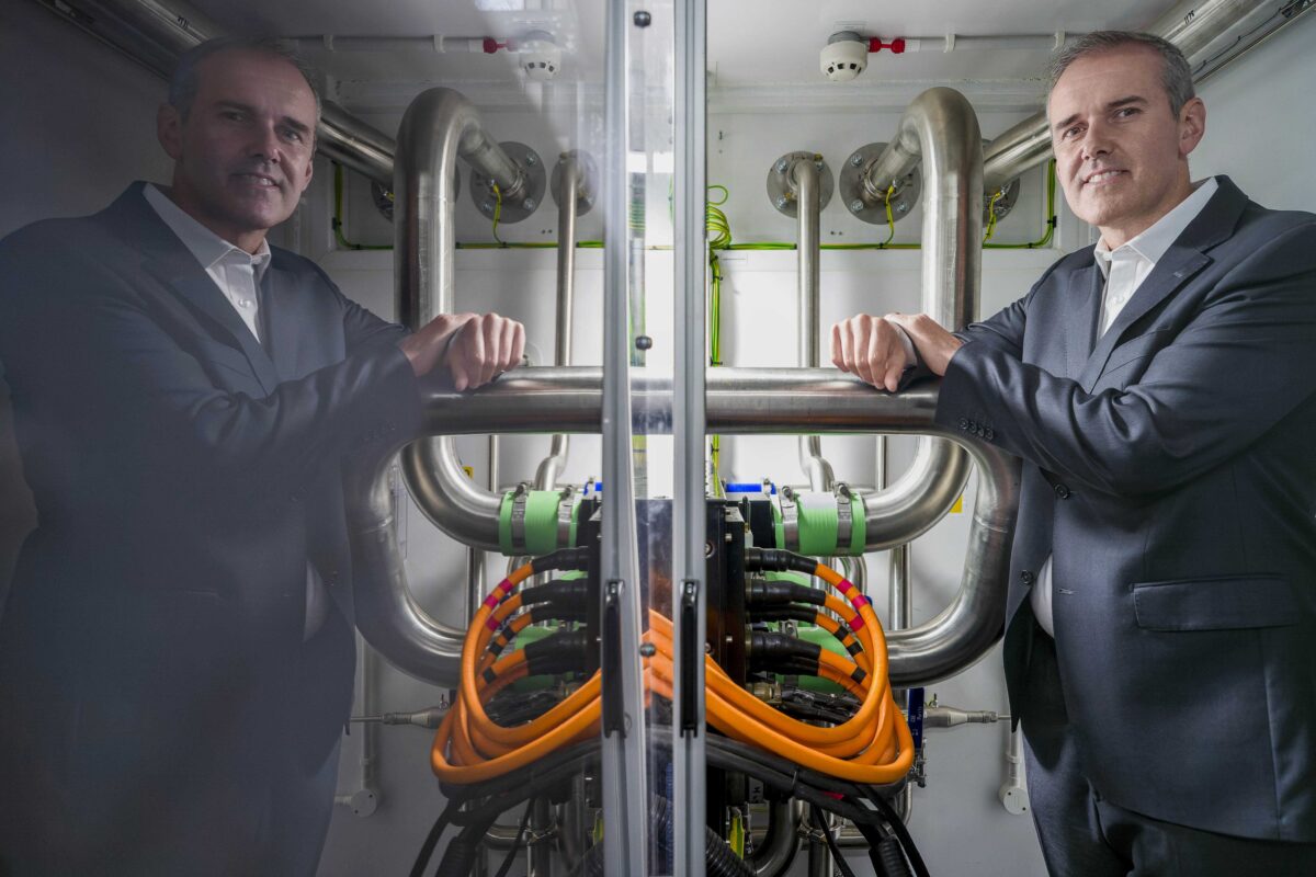 Equinix testa l’idrogeno nel data center di Dublino: al via il progetto pilota con ESB e GeoPura Equinix testa l’idrogeno nel data center di Dublino: al via il progetto pilota con ESB e GeoPura