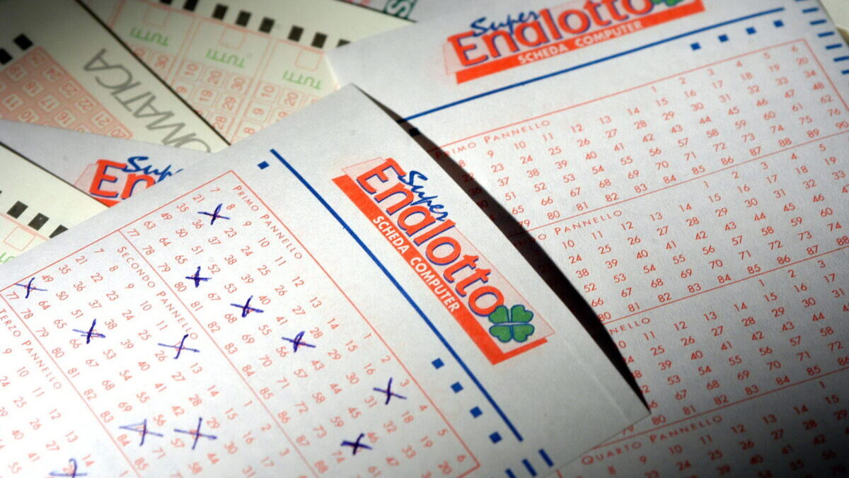 Estrazioni Lotto, SuperEnalotto e 10eLotto di oggi giovedì 15 ottobre: tutti i numeri vincenti e le quote Estrazioni Lotto, SuperEnalotto e 10eLotto di oggi giovedì 15 ottobre: tutti i numeri vincenti e le quote