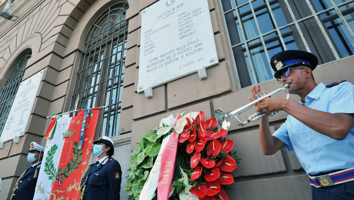 Strage di Bologna, oggi il corteo guidato da Lepore “nel nome di Fakir”. Attesi Elly Schlein e Nicola Molteni