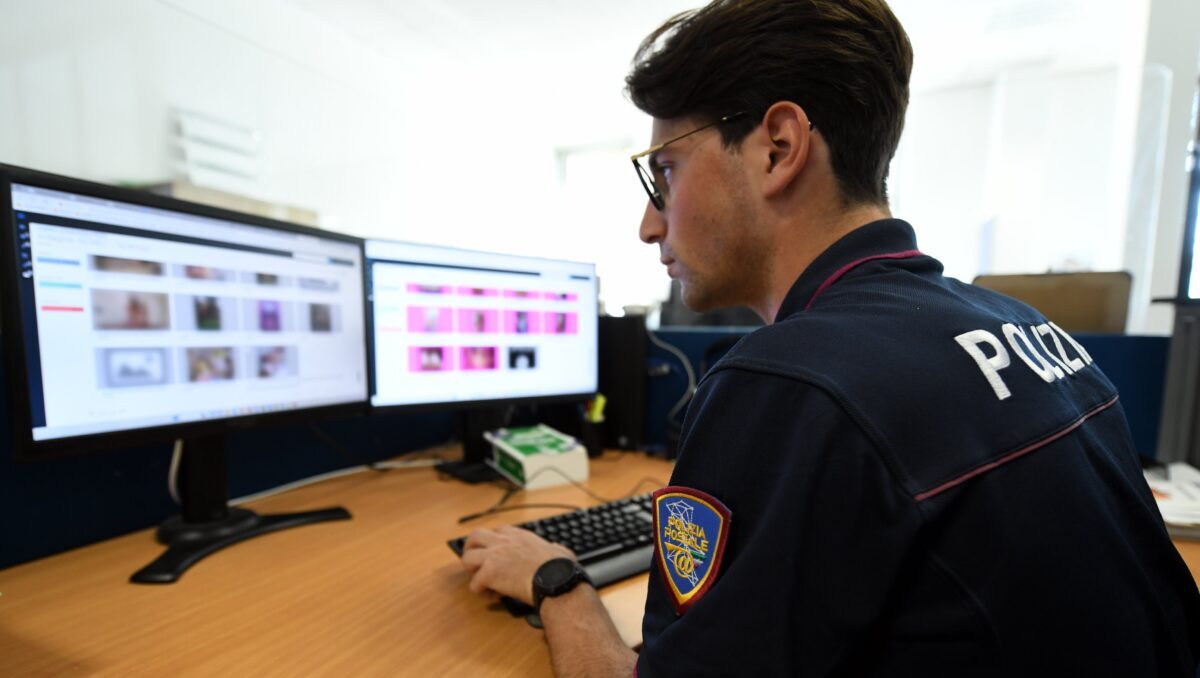Treviso, oltre 350 file pedopornografici realizzati (anche) con l’IA: in manette un 57enne Treviso, oltre 350 file pedopornografici realizzati (anche) con l’IA: in manette un 57enne