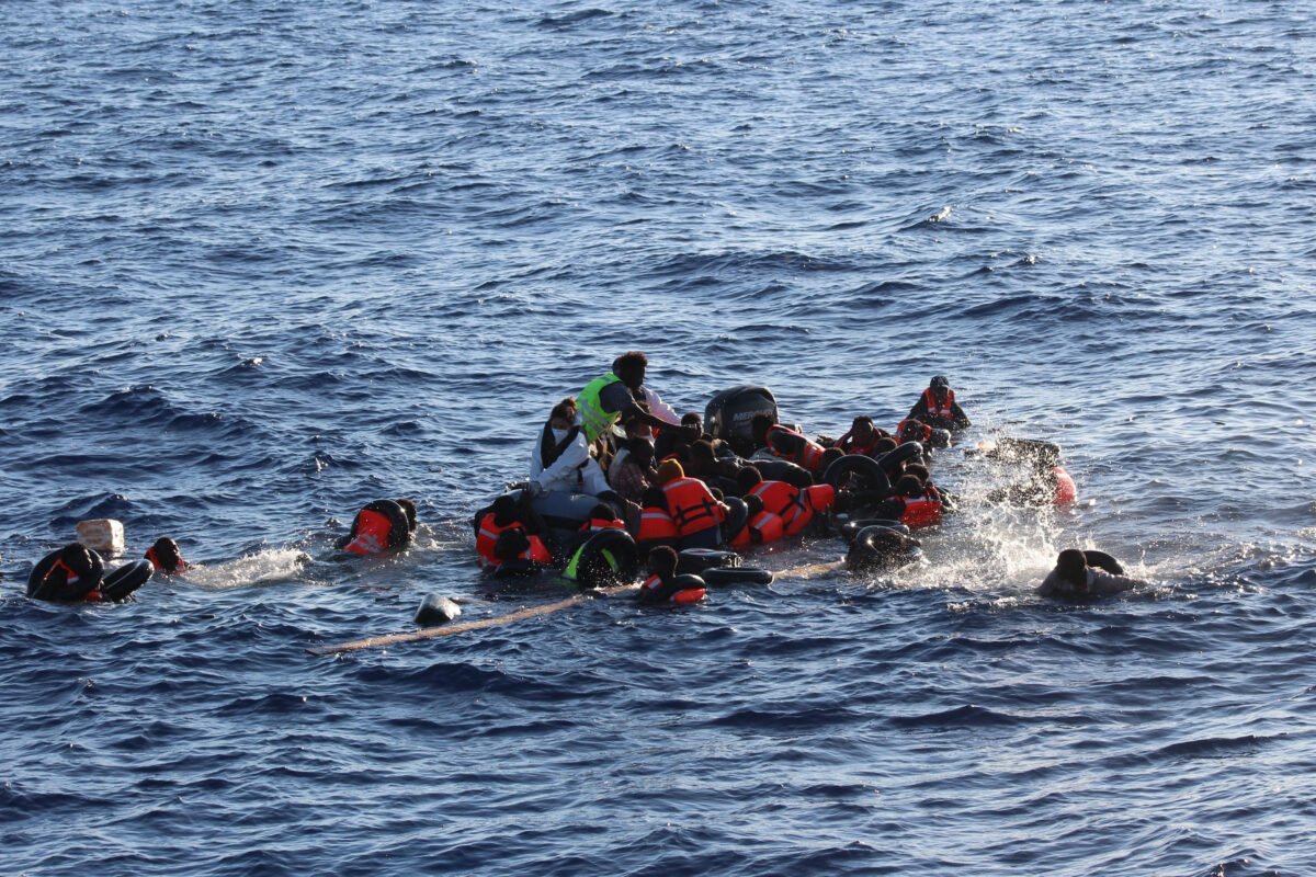 Migranti, in 230 su un barchino verso il Regno Unito, altri 10 a Lampedusa. Ceuta in ostaggio, Vivas: “Rinchiudiamoli” Migranti, in 230 su un barchino verso il Regno Unito, altri 10 a Lampedusa. Ceuta in ostaggio, Vivas: “Rinchiudiamoli”