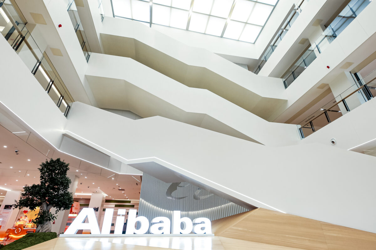 AI, Alibaba lancia Qwen3.8-Max: il gigante da 2,4 trilioni di parametri che spaventa la Silicon Valley AI, Alibaba lancia Qwen3.8-Max: il gigante da 2,4 trilioni di parametri che spaventa la Silicon Valley