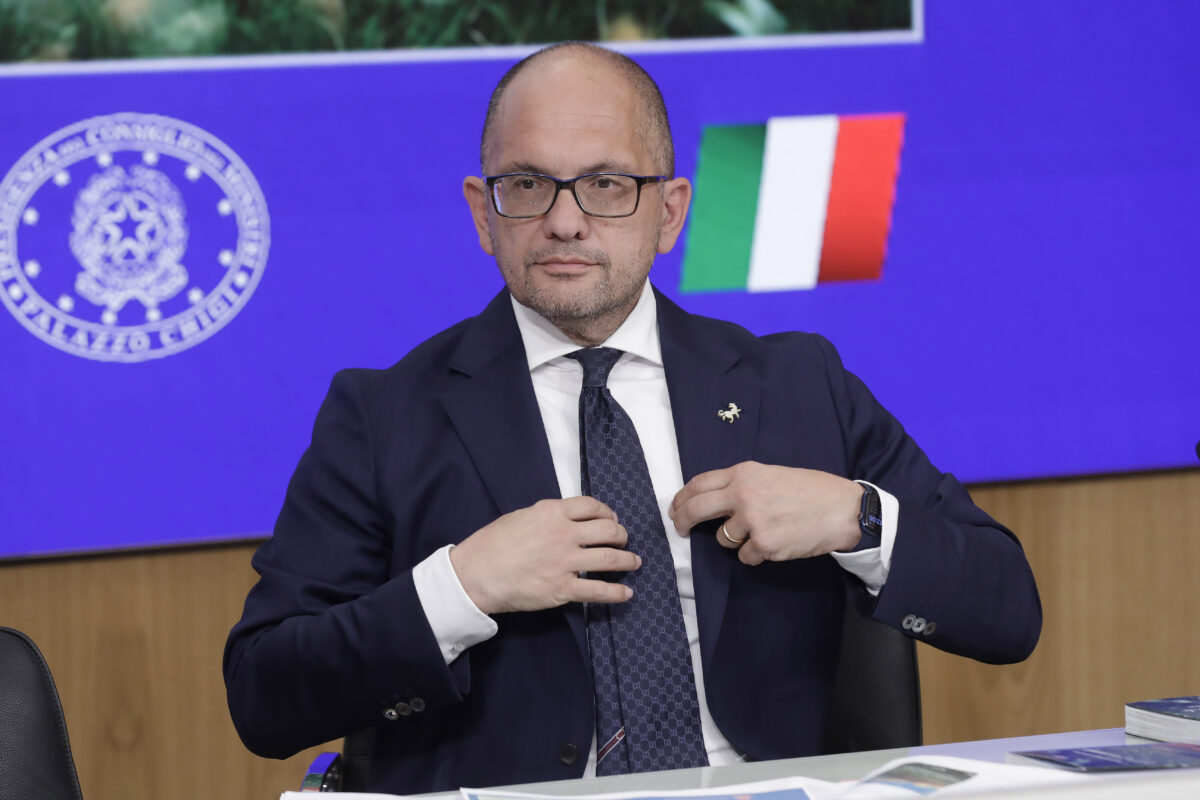 Sisma, Castelli: “Anni persi per colpa delle formalismo, un errore imperdonabile. L’obiettivo? Far restare i giovani” Sisma, Castelli: “Anni persi per colpa delle formalismo, un errore imperdonabile. L’obiettivo? Far restare i giovani”