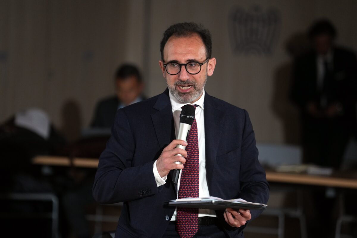 Moneta, dopo Osvaldo De Paolini spunta il nome di Fabrizio Massaro: il giornalista di MF in pole per la direzione. Rumor Moneta, dopo Osvaldo De Paolini spunta il nome di Fabrizio Massaro: il giornalista di MF in pole per la direzione. Rumor