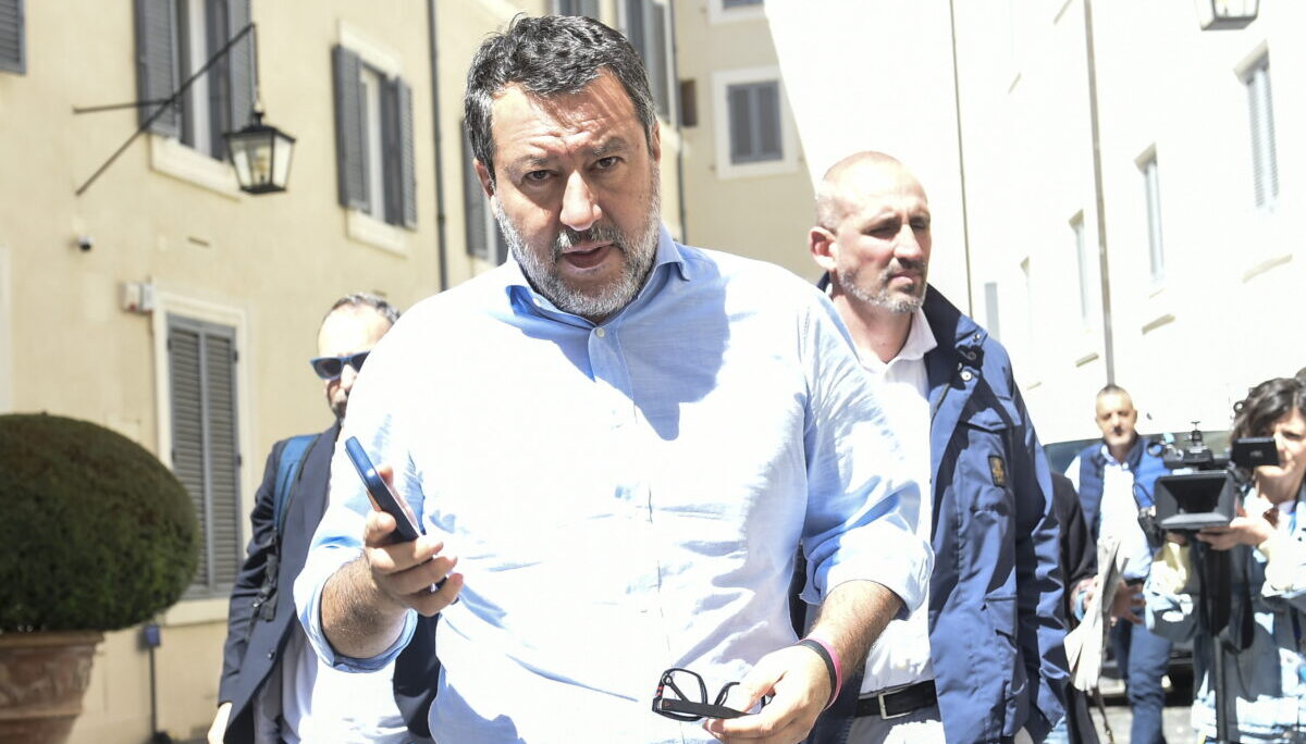Salvini a Bollate da Mario Roggero, è la quarta volta in un mese: “Gli ho portato ragù e ’nduja, a Pontida raccoglieremo fondi per lui” Salvini a Bollate da Mario Roggero, è la quarta volta in un mese: “Gli ho portato ragù e ’nduja, a Pontida raccoglieremo fondi per lui”