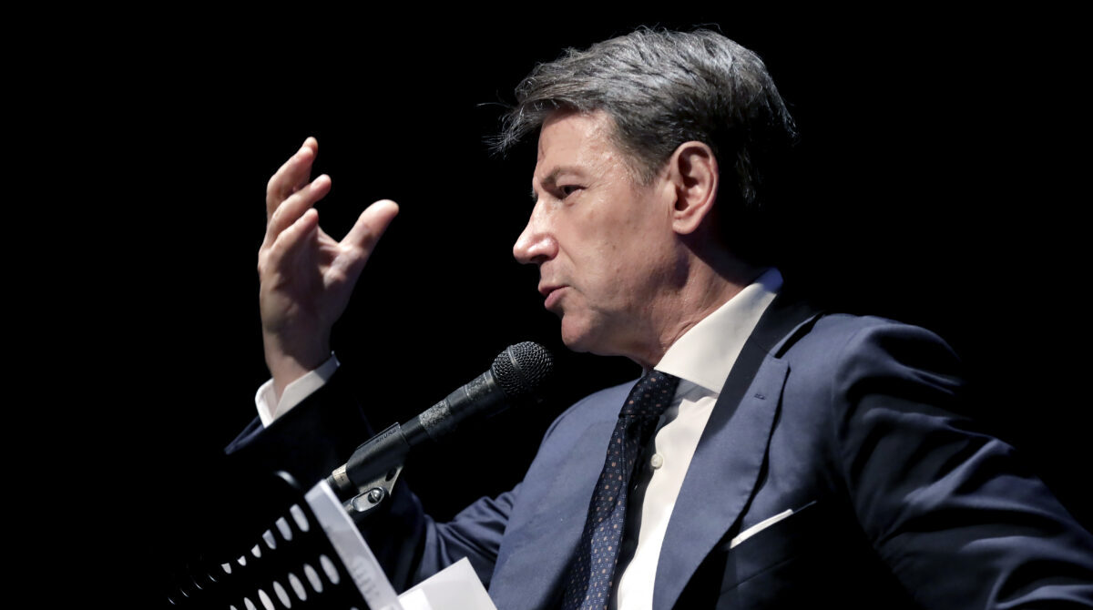 Conte avvocato di se stesso, la difesa in Commissione Covid è un ‘j’accuse’: “Scavate pure, non troverete nulla. Voi plotone di esecuzione” Conte avvocato di se stesso, la difesa in Commissione Covid è un ‘j’accuse’: “Scavate pure, non troverete nulla. Voi plotone di esecuzione”