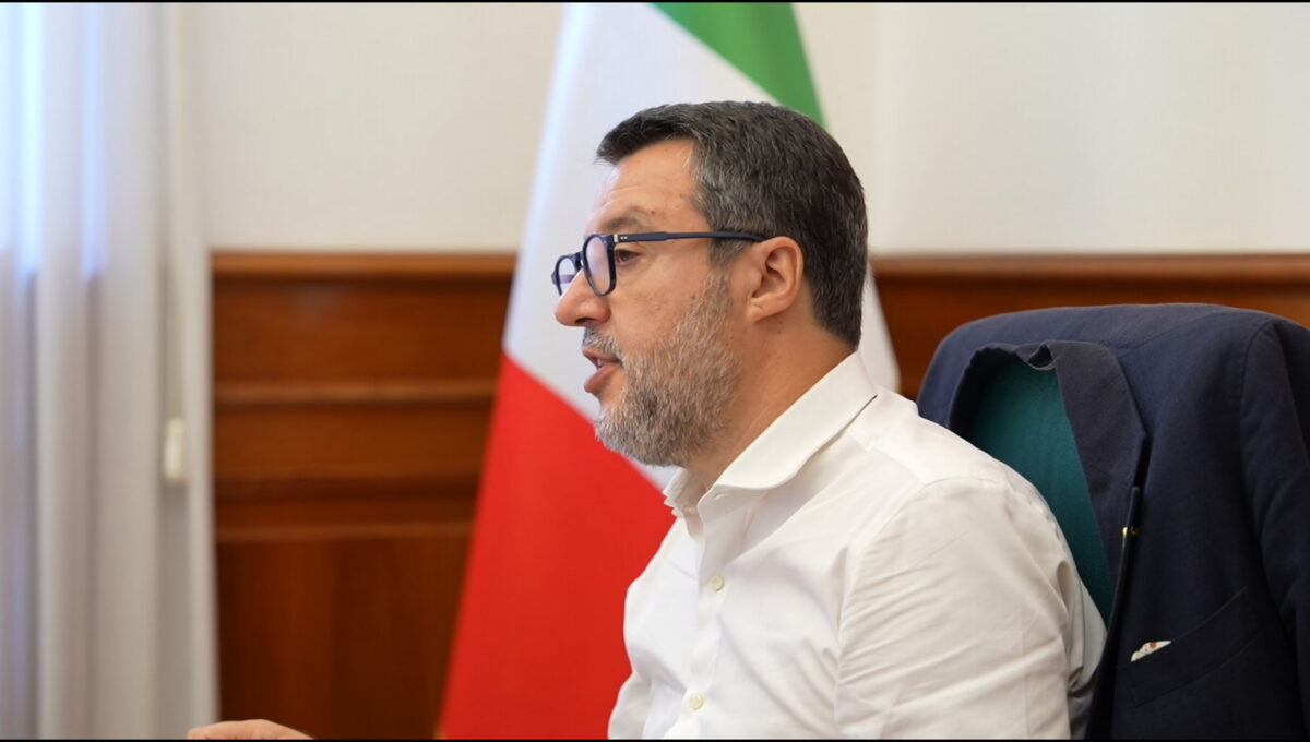 Codice della Strada, patente a 17 anni e multe più leggere: tutte le novità allo studio del Mit Codice della Strada, patente a 17 anni e multe più leggere: tutte le novità allo studio del Mit