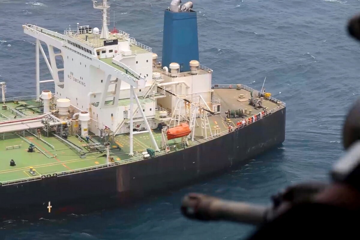 Petrolio alle stelle, il Brent torna a sfiorare quota 90 dollari: paura per Hormuz Petrolio alle stelle, il Brent torna a sfiorare quota 90 dollari: paura per Hormuz
