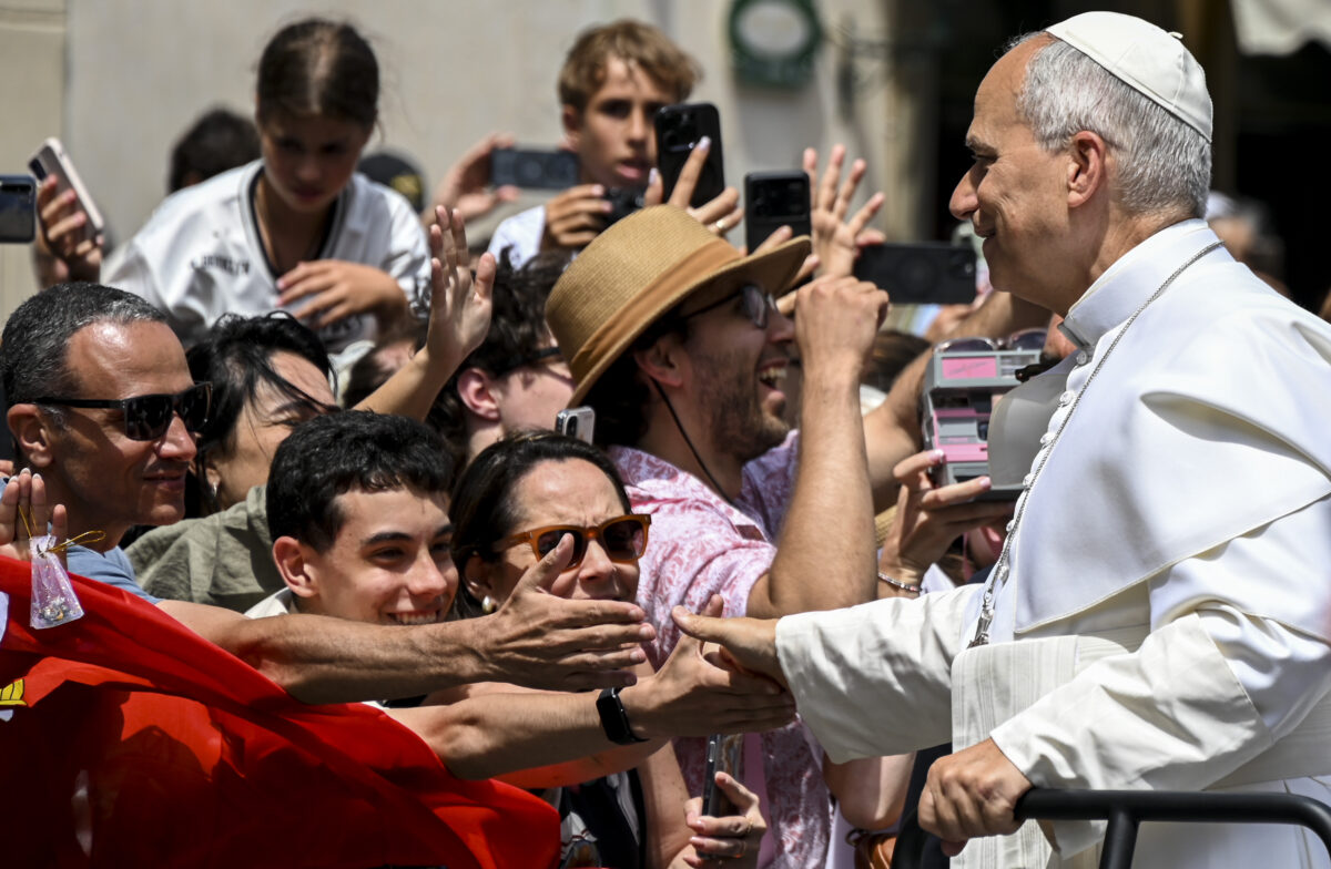 Leone XIV abbraccia l’America Latina: il Papa sarà in Uruguay, Argentina e Perù per il suo primo viaggio apostolico