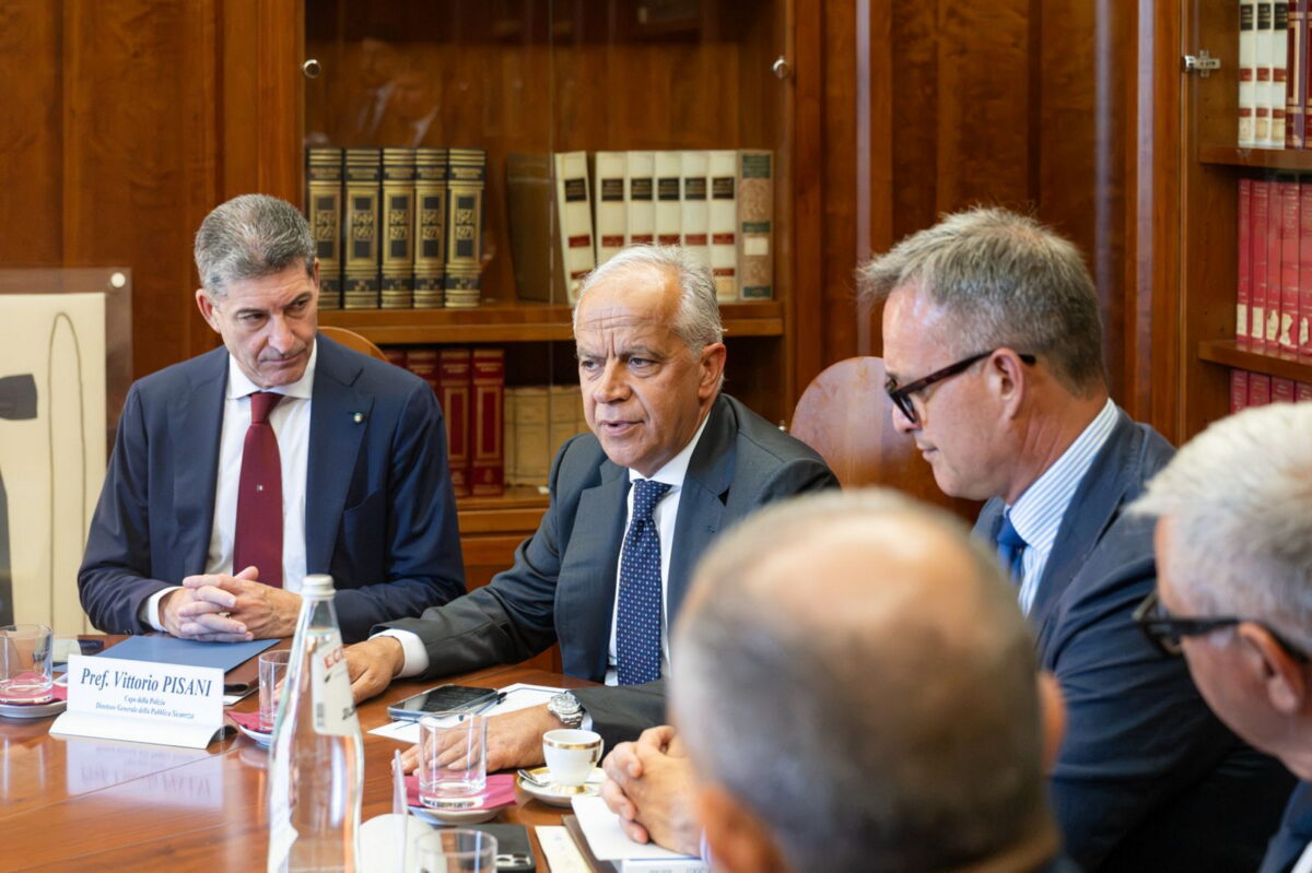 Migranti, allerta per l’invasione di Ferragosto. Il Marocco si blinda, Piantedosi: “Stop Schengen confermato, motivi di sicurezza” Migranti, allerta per l’invasione di Ferragosto. Il Marocco si blinda, Piantedosi: “Stop Schengen confermato, motivi di sicurezza”