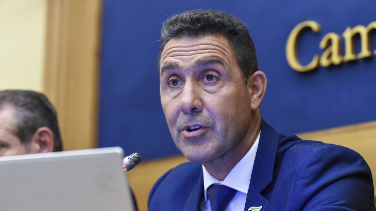 Vannacci: “Gonna corta o lunga? Preferisco la donna senza gonna”. E sulla scuola… Vannacci: “Gonna corta o lunga? Preferisco la donna senza gonna”. E sulla scuola…