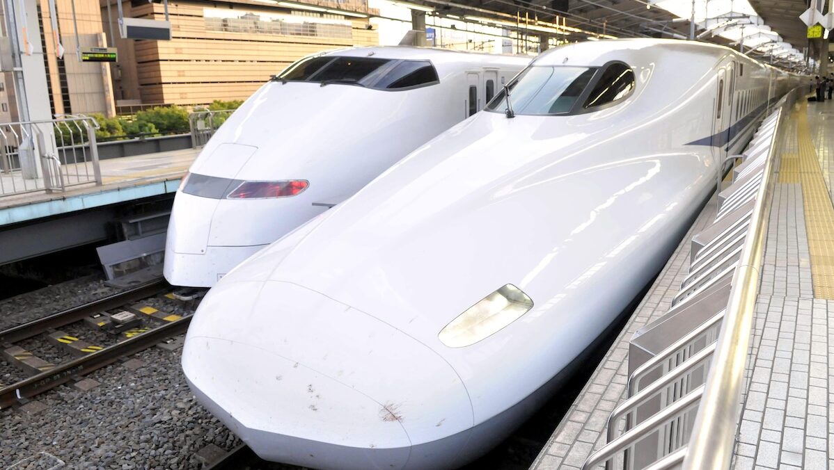 Giappone sotto choc, quattro operai investiti da un treno durante dei lavori Giappone sotto choc, quattro operai investiti da un treno durante dei lavori