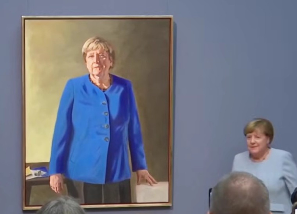 Tutti pazzi per il ritratto della Merkel, museo a Berlino preso d’assalto: “Dov’è Angela?” Tutti pazzi per il ritratto della Merkel, museo a Berlino preso d’assalto: “Dov’è Angela?”