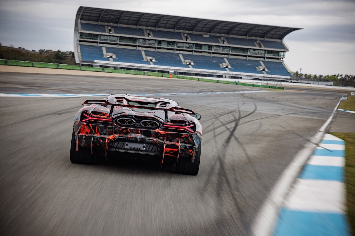 Lamborghini Revuelto SV da record prima del debutto mondiale Lamborghini Revuelto SV da record prima del debutto mondiale