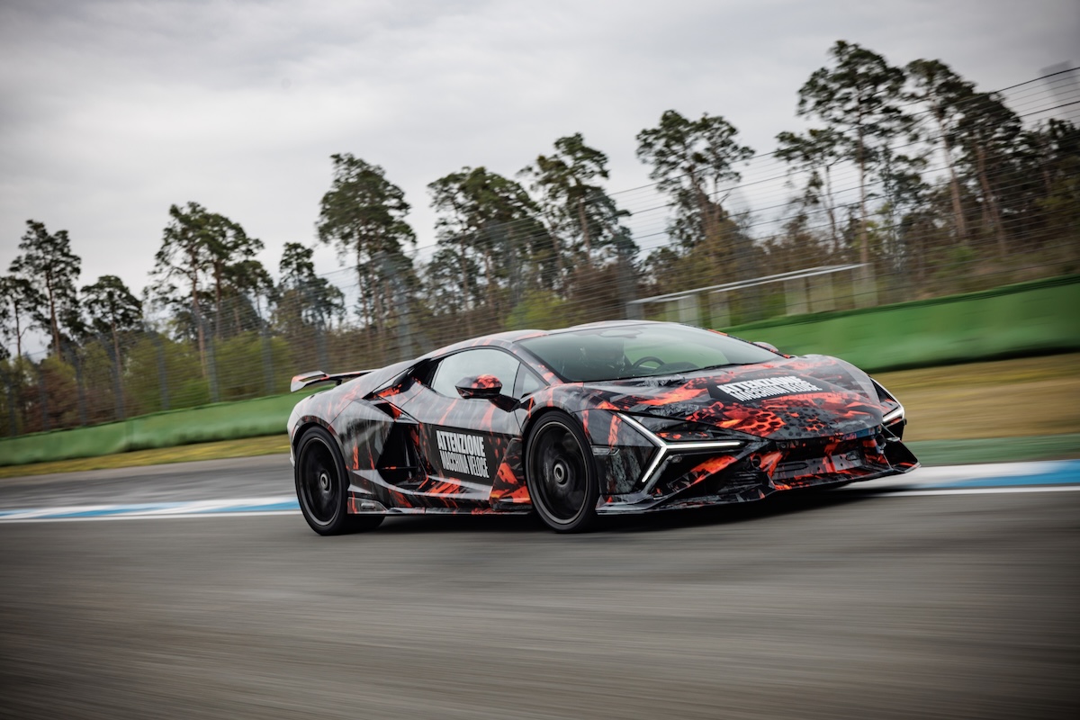 Lamborghini Revuelto SV da record prima del debutto mondiale Lamborghini Revuelto SV da record prima del debutto mondiale