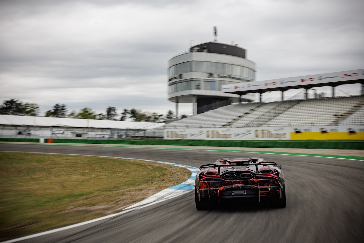 Lamborghini Revuelto SV da record prima del debutto mondiale Lamborghini Revuelto SV da record prima del debutto mondiale