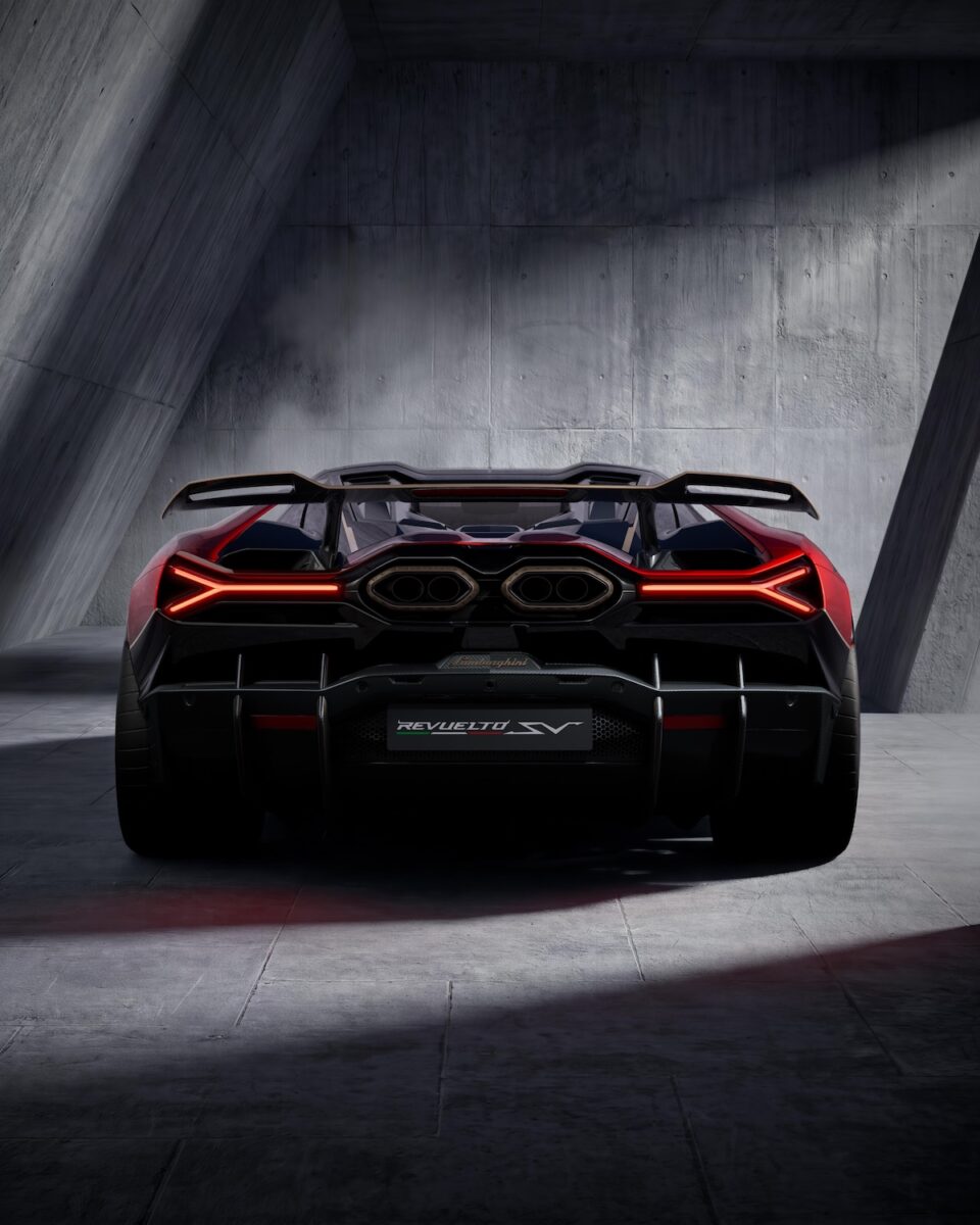 Revuelto SV: la Lamborghini V12 ibrida più potente di sempre