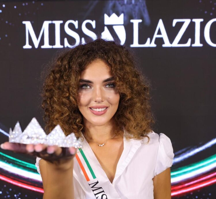 Si chiama Michela Meli la nuova Miss Lazio 2026: da Roma al sogno di Miss Italia Si chiama Michela Meli la nuova Miss Lazio 2026: da Roma al sogno di Miss Italia