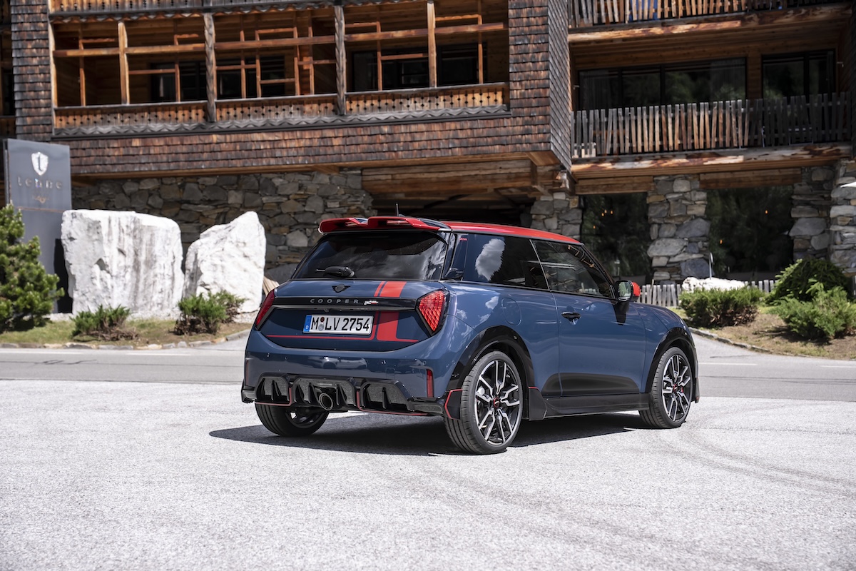 MINI JCW 3 porte: nuovo look con gli Accessori Originali MINI JCW 3 porte: nuovo look con gli Accessori Originali