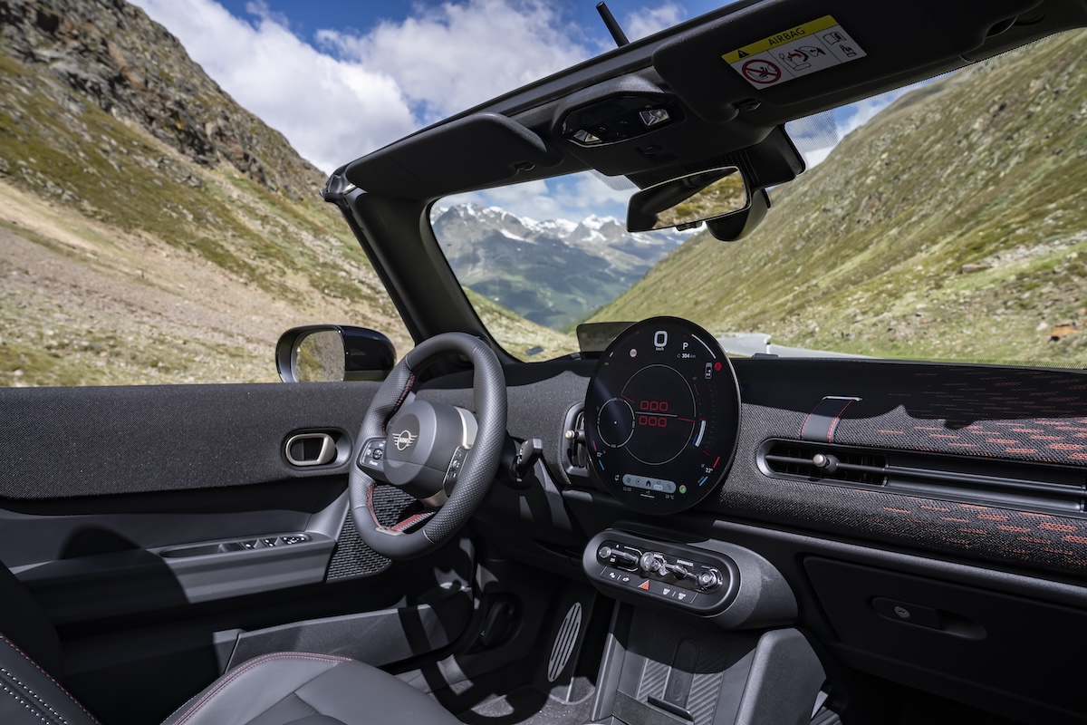 MINI JCW Cabrio, 231 CV per la sportiva a cielo aperto