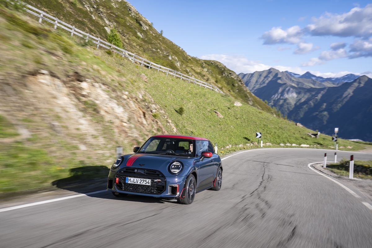 MINI JCW 3 porte: nuovo look con gli Accessori Originali MINI JCW 3 porte: nuovo look con gli Accessori Originali