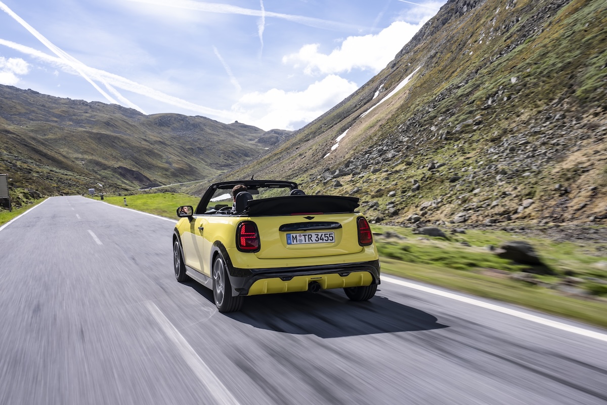 MINI JCW Cabrio, 231 CV per la sportiva a cielo aperto