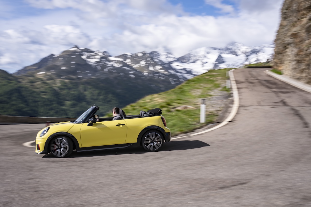 MINI JCW Cabrio, 231 CV per la sportiva a cielo aperto